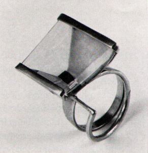 Margaret de Patta Ring, materials: onyx, crystal, mounted in yellow gold, late ‘40s